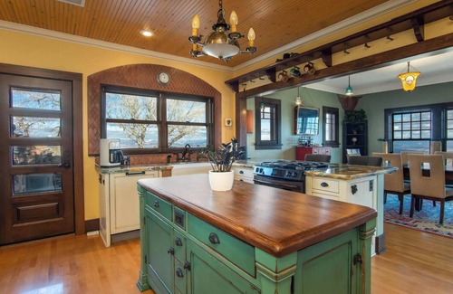 Jerome House | Historic Villa Sleeps 6 Red Rock Views by Sedona