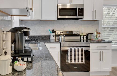 Mill River Apartment | Historic Wooster Square apt. Self check-in centralized location