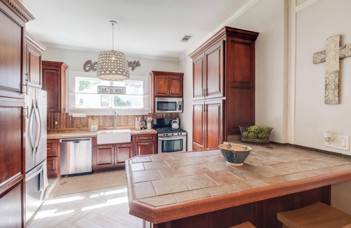 Biloxi House | Historical Beach Cottage in the core of downtown and a short walk to the beach