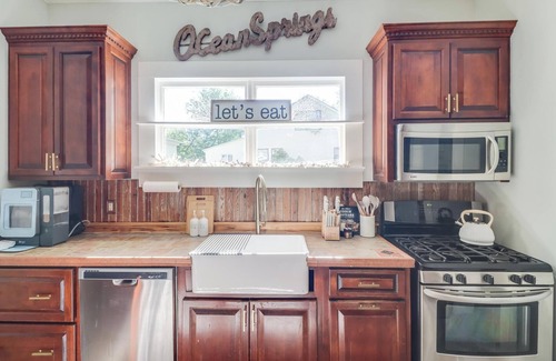 Biloxi House | Historical Beach Cottage in the core of downtown and a short walk to the beach