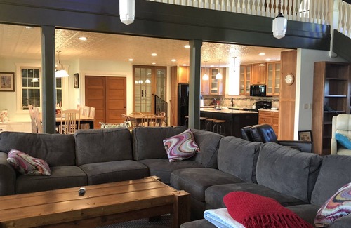 Dubuque County House | Historical Church 3BR Hideaway