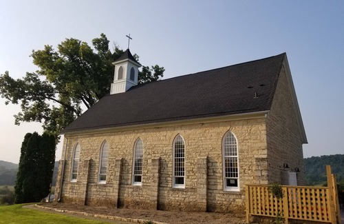 Dubuque County House | Historical Church 3BR Hideaway