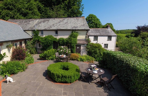 Berrynarbor House | Historical large barn for large family gatherings nestled in North Devon