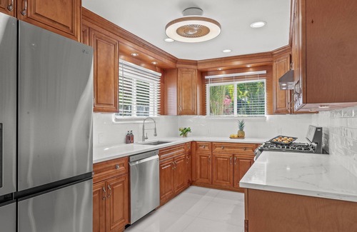 Grandview Heights House | Historical Residence | Heated Pool | Beach Proximity | Indigo Key | RESlDENCES