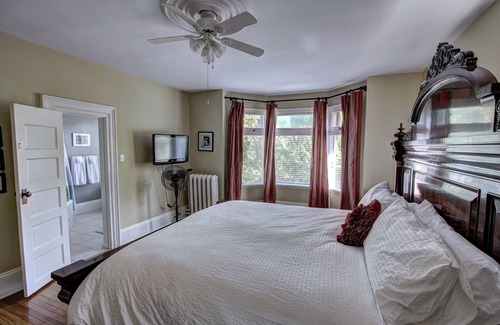 Waterford Valley House | History and Charm Downtown