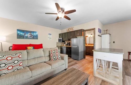 Branson Condo | Hit a Home Run with Family Fun!Resort hot tub open