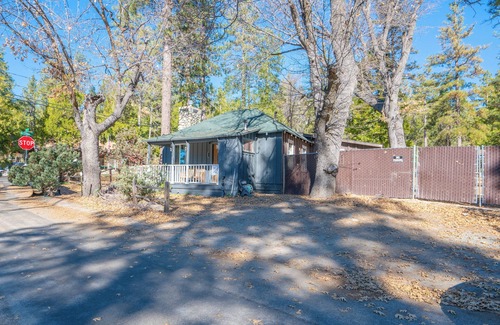 Idyllwild Cabin | Hitch'n'Post Cabin - In Town Center!
