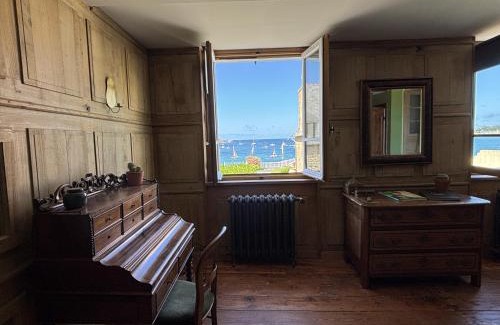 Penvenan House | hjem Port Blanc A breathtaking setting facing th