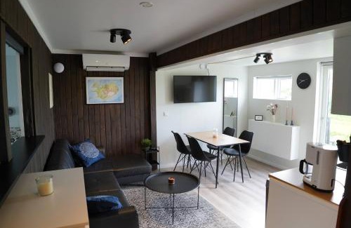 Mosfellsbaer House | Hlakot Cabin In Golden Circle