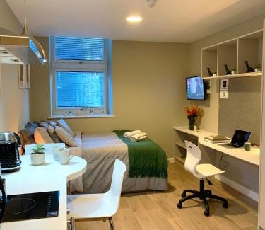 Newcastle-upon-Tyne Apartment | HNFC Stays - Corporate Central Studios + Parking