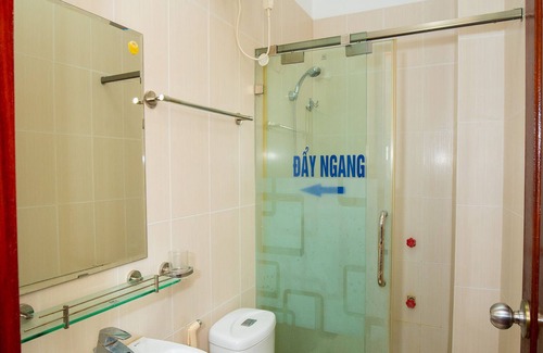 Nhat Tan Hotel | Ho Sen Xanh Hotel