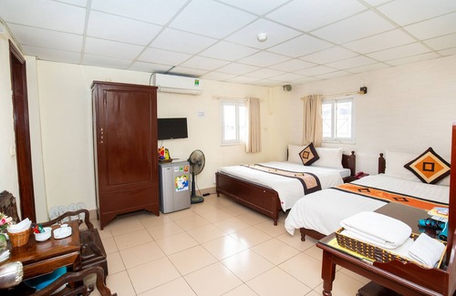 Nhat Tan Hotel | Ho Sen Xanh Hotel