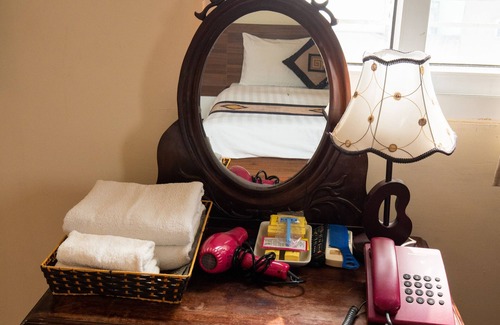 Nhat Tan Hotel | Ho Sen Xanh Hotel