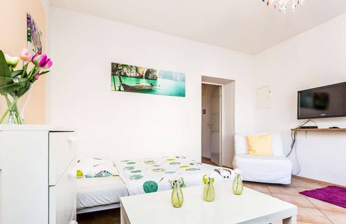 Troisdorf Apartment | HÖ01 large apartment with dryer and washing machine