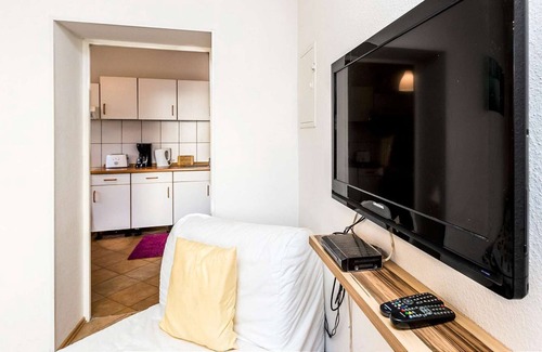 Troisdorf Apartment | HÖ01 large apartment with dryer and washing machine