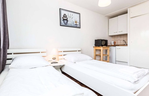 Vingst Apartment | HÖ01 large apartment with dryer and washing machine