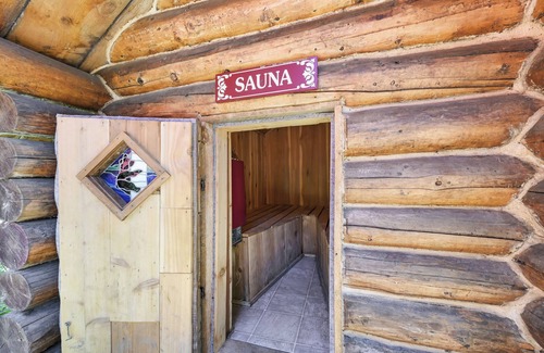 Hope Cabin | Hobbit Hole Cabin - a sweet little Alaskan Cabin in Hope, Alaska