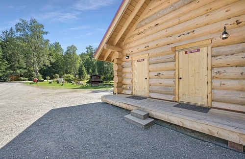 Hope Cabin | Hobbit Hole Cabin - a sweet little Alaskan Cabin in Hope, Alaska