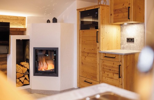 Ruhpolding Apartment | Hochfelln 65 sqm, balcony, kitchen, 1 bedroom, 1 bed-sitting room, WLAN, 4 pers