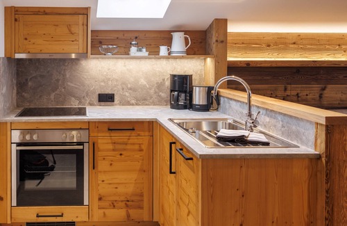 Ruhpolding Apartment | Hochfelln 65 sqm, balcony, kitchen, 1 bedroom, 1 bed-sitting room, WLAN, 4 pers