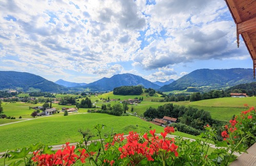 Ruhpolding Apartment | Hochfelln 65 sqm, balcony, kitchen, 1 bedroom, 1 bed-sitting room, WLAN, 4 pers