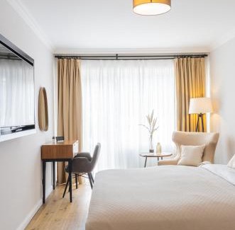 Haffkrug Apartment | Hochwertige Ferienwohnung mit Sonnenterrasse & Gartenblick, nur wenige Gehminuten zum Strand