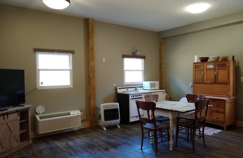 McArthur House | HOCKING HILLS AREA LODGING. Adults/21 & Older Only Getaway. Smoke & Pet Free.