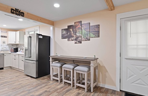 Lancaster House | Hocking Hills- Nov.-Dec. weekends open-No Pet Fee