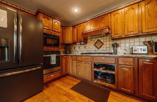 New Plymouth House | Hocking Hills Pool Hot Tub