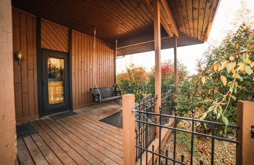 New Plymouth House | Hocking Hills Pool Hot Tub