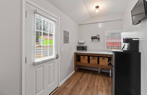 Auburn Cabin | Hocus pocus-Tiny House 9 miles from AUBURN AL & Jordan Hare Stadium