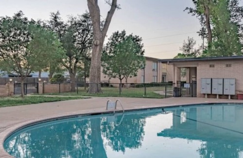 Lubbock Apartment | Hoff Gardens 9 - 2BR/2BA - Pool