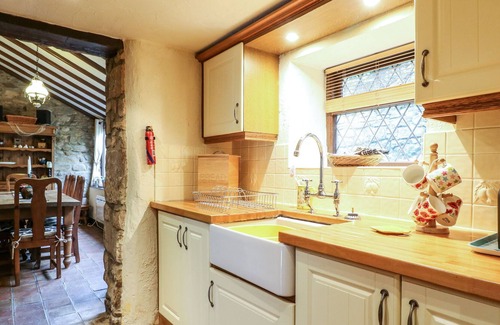Wirksworth Cottage | HOG COTTAGE, pet friendly, character holiday cottage in Wirksworth
