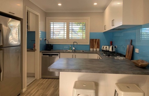 Merewether House | Hoggy's @ Merewether Beach - Close to Everything
