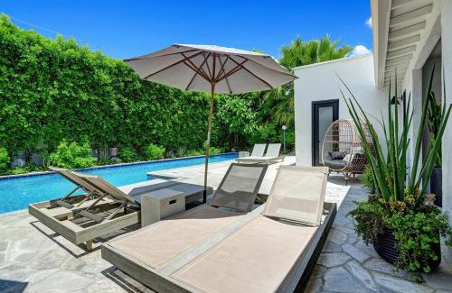 Tahquitz River Estates House | Hokona House - Meredith Lodging