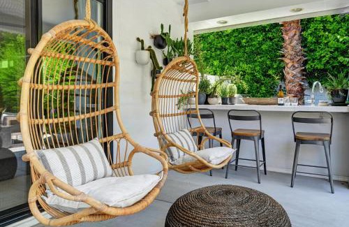 Tahquitz River Estates House | Hokona House - Meredith Lodging