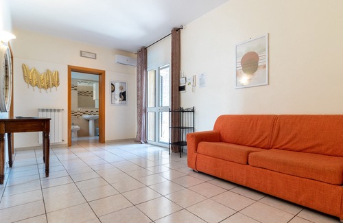 Cassano delle Murge House | Holiday Home "In Villa sulla Murgia Tre" with Shared Pool & Wi-Fi