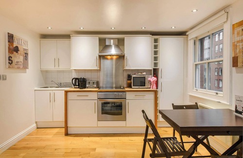 Holborn and Covent Garden Apartment | Holborn Haven: Luxe London Escape By Frankie Says