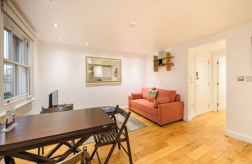 Holborn and Covent Garden Apartment | Holborn Haven: Luxe London Escape By Frankie Says