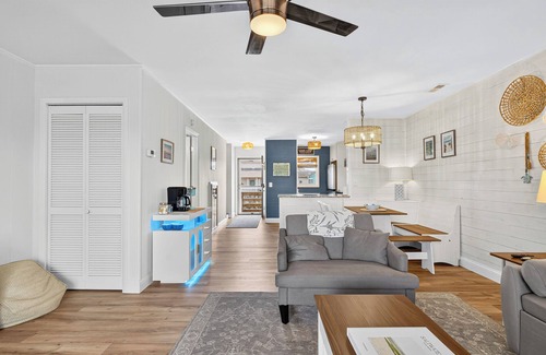 Holden Beach House | Holden Hangout: Firepit, Bunks, Steps to Sand