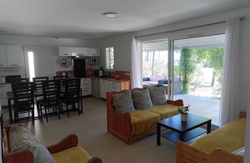 Orthoux-Serignac-Quilhan House | Holiday Home 'Loumarede' with Private Terrace, Wi-Fi and Air Conditioning