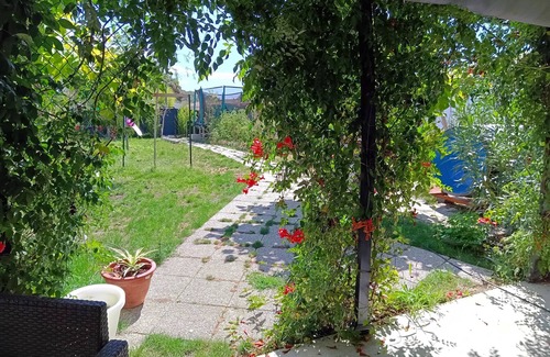 Orthoux-Serignac-Quilhan House | Holiday Home 'Loumarede' with Private Terrace, Wi-Fi and Air Conditioning