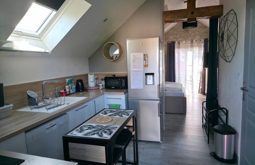 Sainte-Maure-de-Touraine House | Holiday Home 'Des Caves' with Shared Pool, Wi-Fi and Air Conditioning