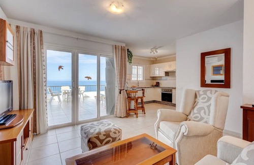 Los Gigantes Apartment | Holiday Apartment "Los Gigantes Sea View" near Beach with Shared Pool & Wi-Fi