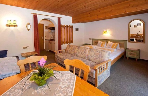 Hart im Zillertal Apartment | Holiday apartment with balcony and wifi