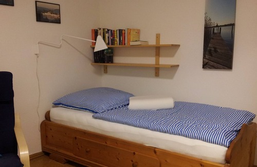 Leer Apartment | Holiday apartment, close to the old town in Leer, quiet, own terrace, WiFi, piano