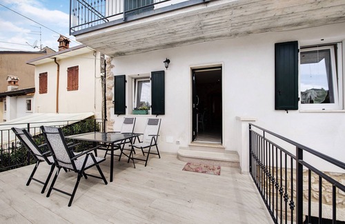 Albisano Apartment | Holiday Apartment "Casa Vera Aurora" with Lake View, Private Garden & Wi-Fi