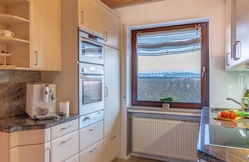 Waggershausen Apartment | Holiday Apartment 'Comfort Buchhorn' with Balcony and Wi-Fi