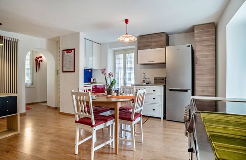 Borgo Valsugana Apartment | Holiday Apartment "Balconi Rossi Borgo Valsugana" with Mountain View, 2 Balconies & Wi-Fi