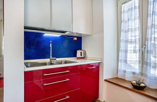 Borgo Valsugana Apartment | Holiday Apartment "Balconi Rossi Borgo Valsugana" with Mountain View, 2 Balconies & Wi-Fi